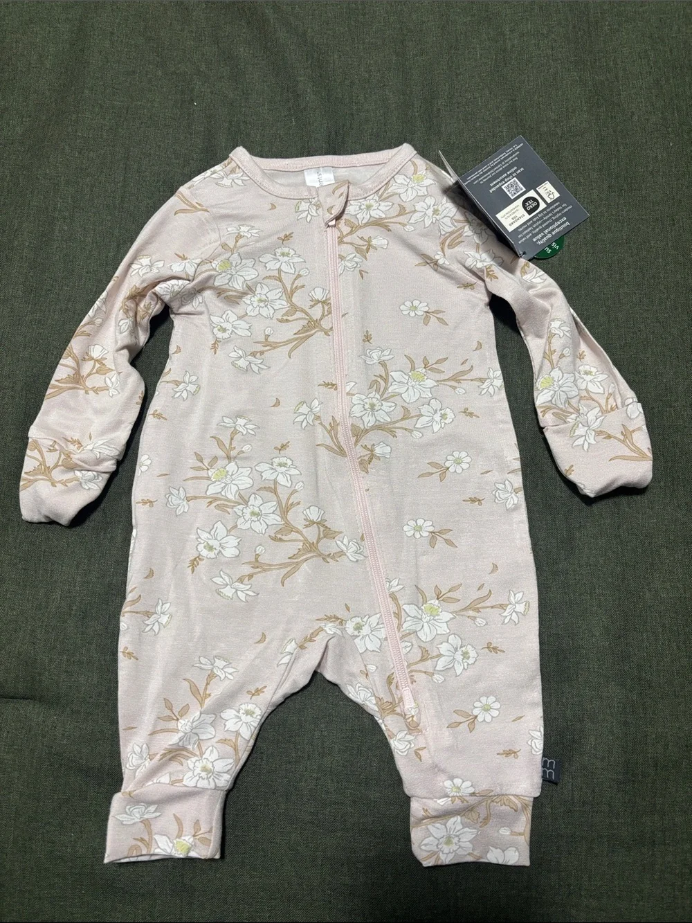 Infant girls lot of 5 sleepers…super soft some new others gently used 0-3 months